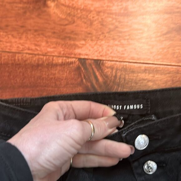 Almost Famous Black Distressed Women's Shorts Size 7 - Picture 4 of 6